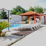 Golden Apple Villa *