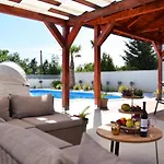 Golden Apple Villa Seline