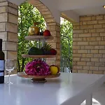 Golden Apple Villa