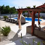 Golden Apple Villa