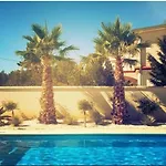 Golden Apple Villa