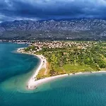 Golden Apple Villa