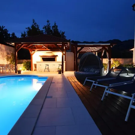 Golden Apple Villa Seline