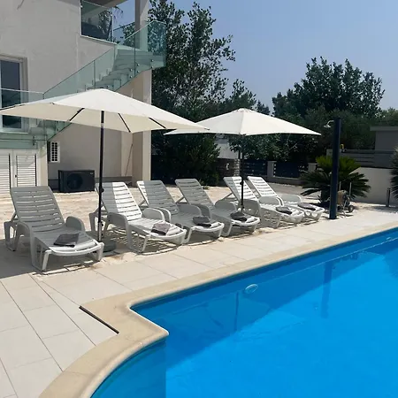 Golden Apple Villa
