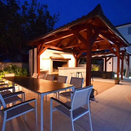 Golden Apple Villa