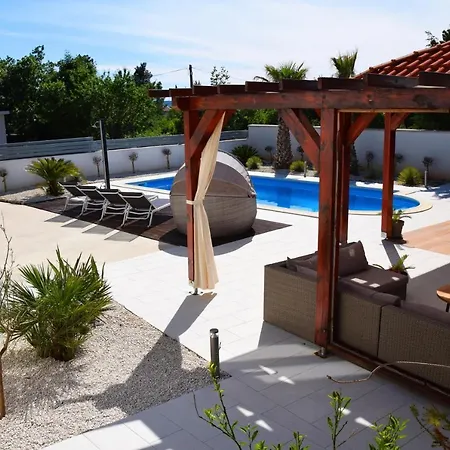 Golden Apple Villa