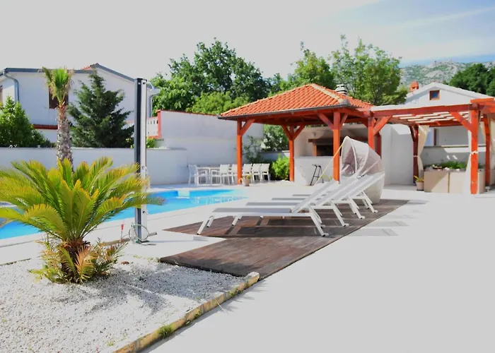 Golden Apple Villa *