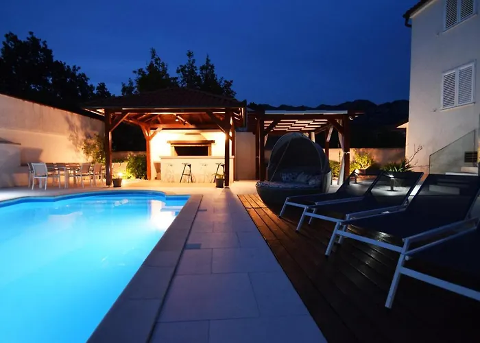 Golden Apple וילה סלינה